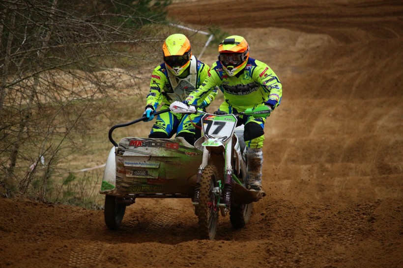 点击大图看下一张：边车竞赛图片