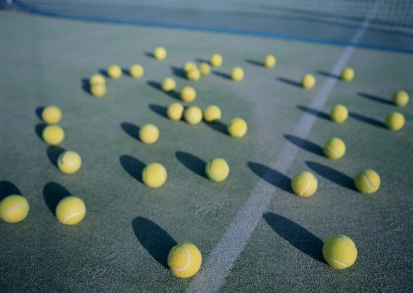 点击大图看下一张：网球物品图片