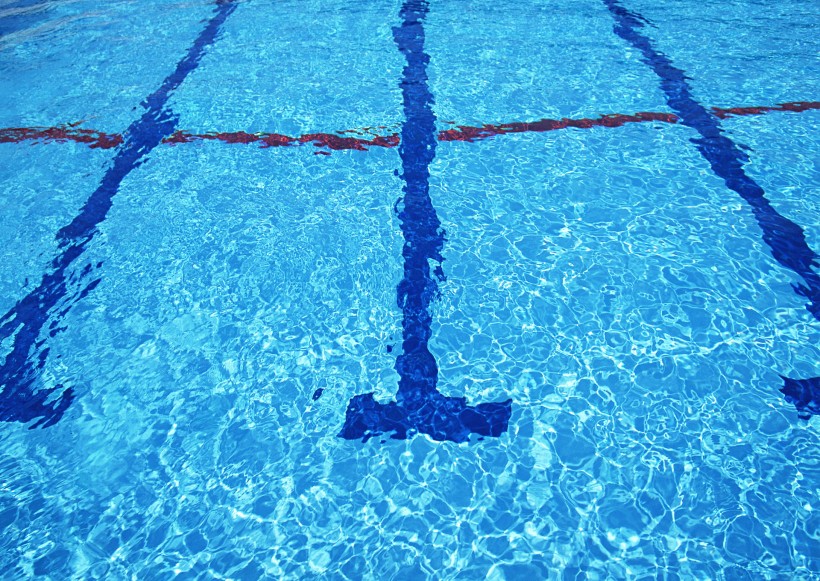 点击大图看下一张：游泳运动图片
