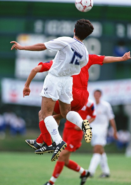 点击大图看下一张：足球运动图片