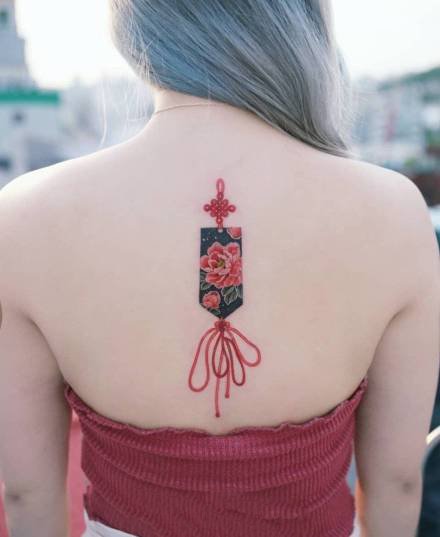 点击大图看下一张：小清新的红色中国结纹身图案9张