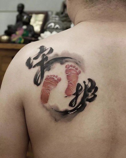 点击大图看下一张：水墨中国风格的书法汉字纹身图案