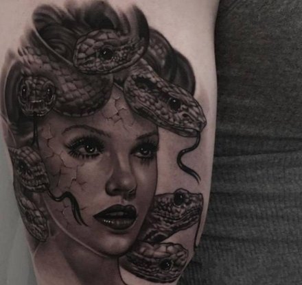 点击大图看下一张：一组蛇发美杜莎女郎纹身图片
