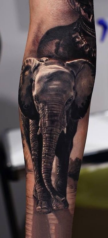 点击大图看下一张：霸气的大象纹身图案9张