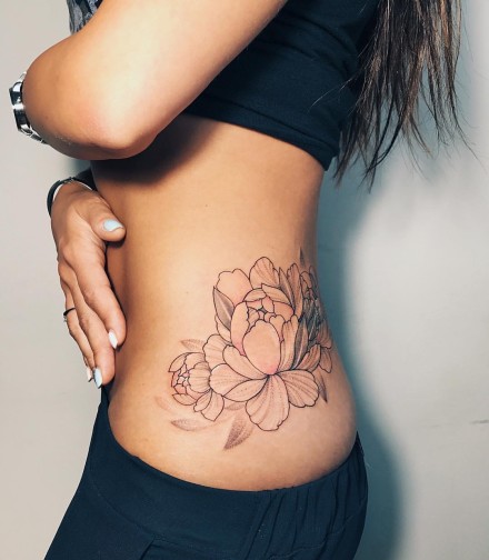 点击大图看下一张：女生腰部很好看的一组纹身图案