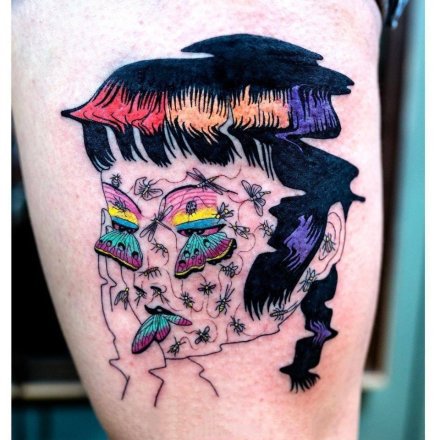 点击大图看下一张：逼疯密集恐惧症患者的个性纹身图案
