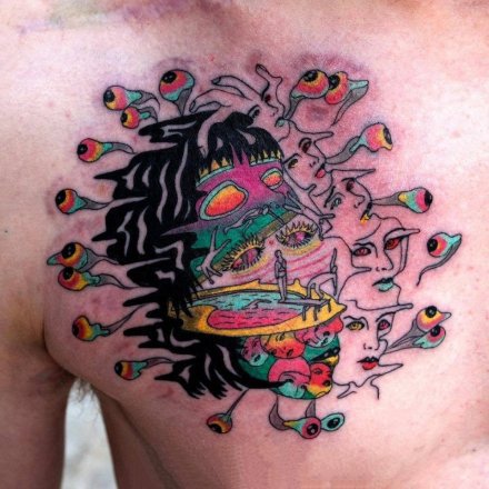 点击大图看下一张：逼疯密集恐惧症患者的个性纹身图案
