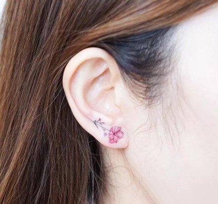 点击大图看下一张：25张漂亮的女生小清新纹身图案