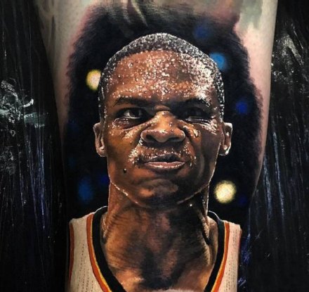 点击大图看下一张：篮球迷的包臂写实篮球明星纹身作品