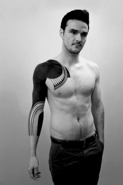 点击大图看下一张：帅气的黑色图腾包臂纹身图案作18张品