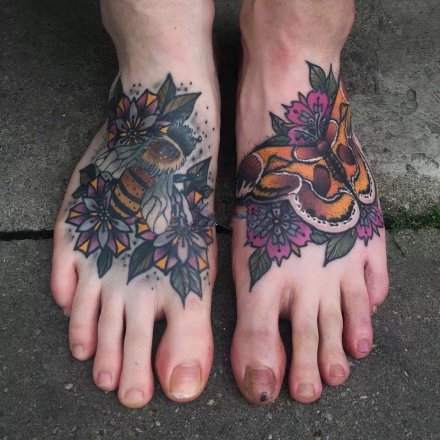 点击大图看下一张：脚背上的一组Newschool纹身图案作品