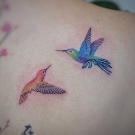 点击大图看下一张：小清新的一组水彩飞鸟纹身图案