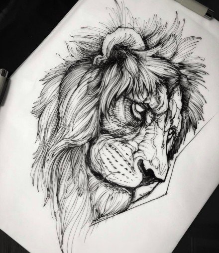点击大图看下一张：很霸气的黑灰狮子纹身作品图案