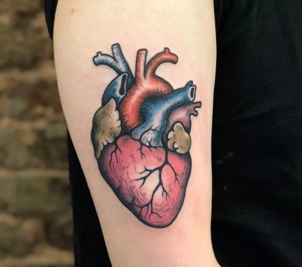 点击大图看下一张：一组心脏纹身图案作品欣赏
