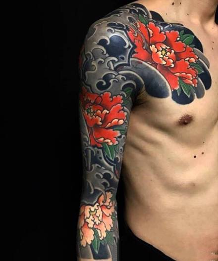 点击大图看下一张：日式老传统牡丹花臂纹身作品图案9张