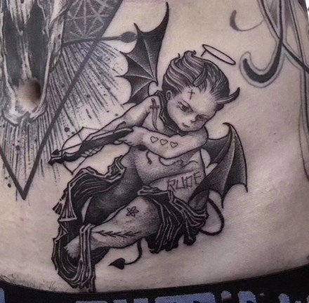 点击大图看下一张：暗黑风格的天使爱神丘比特纹身图案