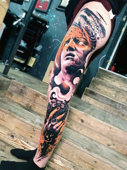 点击大图看下一张：包手臂和腿部的暗黑人物写实纹身图