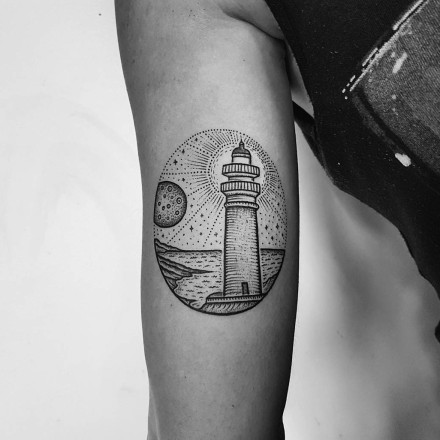 点击大图看下一张：关于灯塔的一组纹身作品欣赏