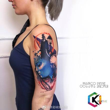 点击大图看下一张：手臂上的抽象水彩人像纹身图案欣赏