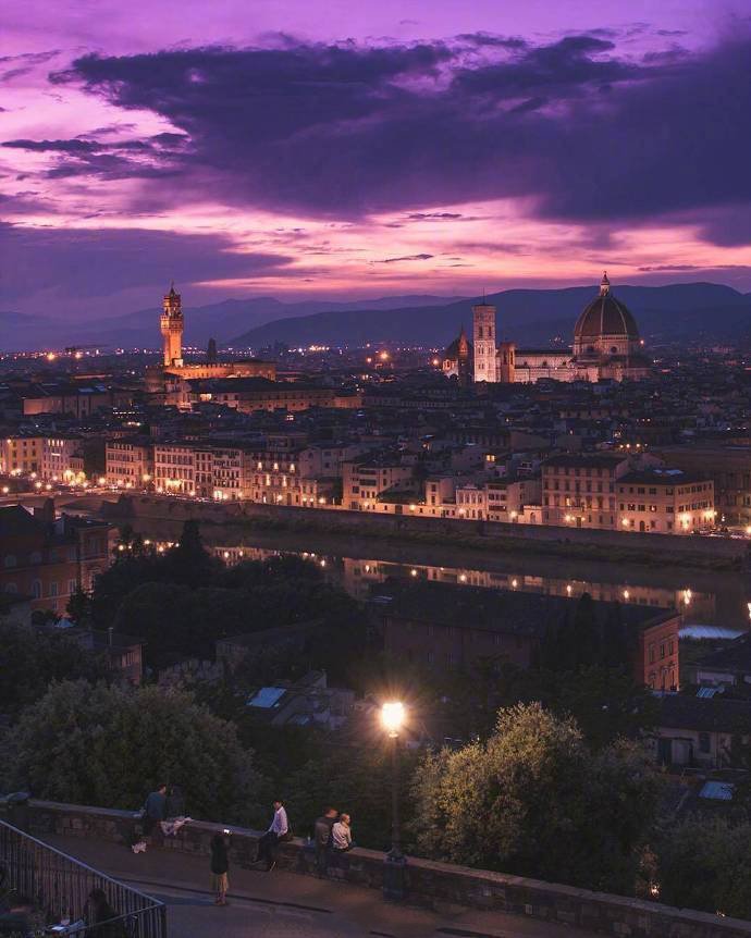 点击大图看下一张：夜幕降临下的佛罗伦萨 ​​​​好美