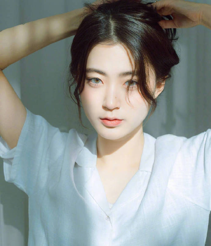 点击大图看下一张：一组韩国小姐姐简单易打理的发型参考