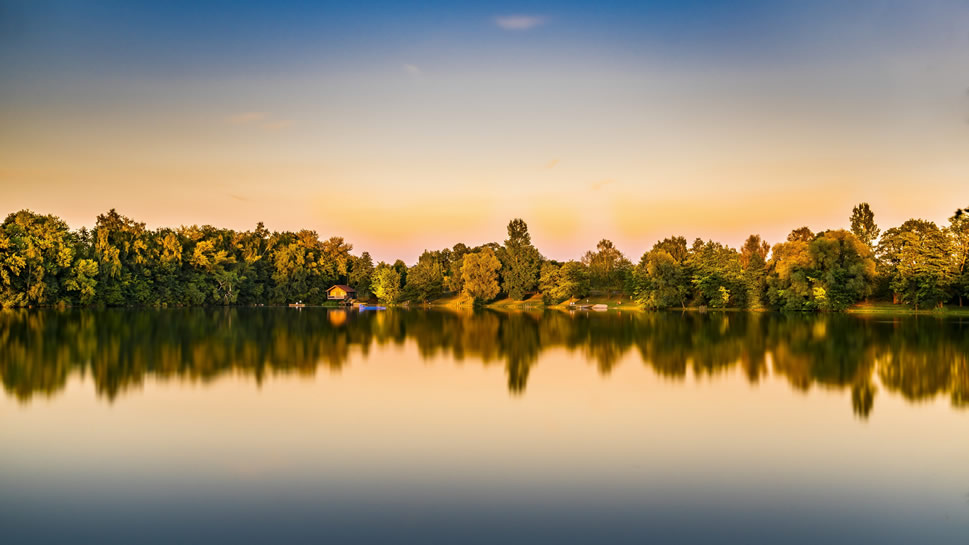 点击大图看下一张：一组景色怡人的湖光山色图片欣赏