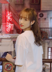 SNH48黄婷婷白色T恤清新图片