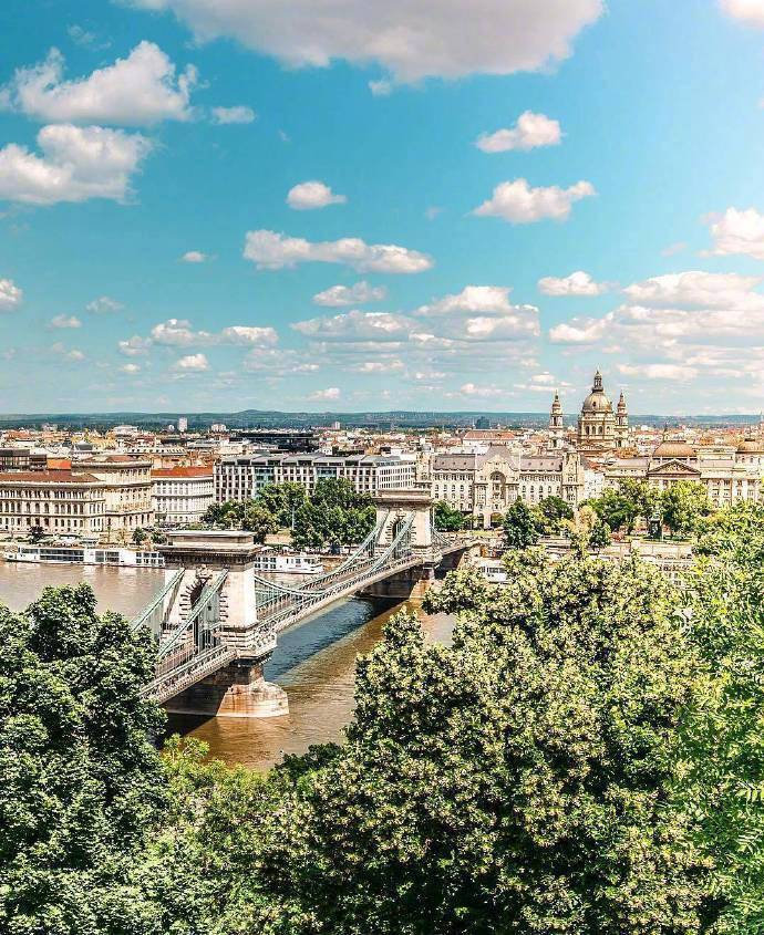 点击大图看下一张：想要牵手喜欢的人一起去看看布达佩斯的夏天了