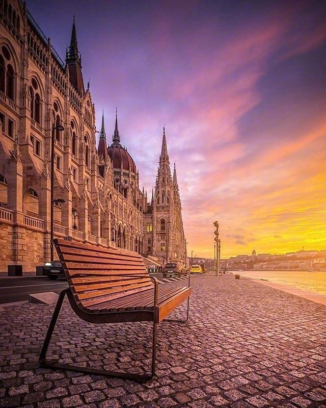 点击大图看下一张：黄昏下的匈牙利布达佩斯美景图片欣赏