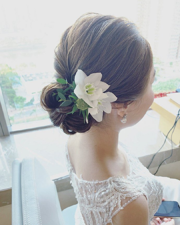 点击大图看下一张：自然簡約永恆 新娘发型图片欣赏