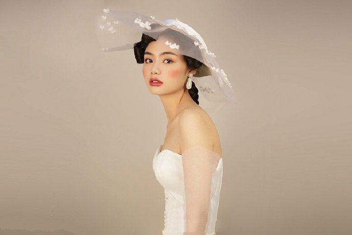 点击大图看下一张：复古蕾丝大檐帽，也可以是优雅别致花朵头饰