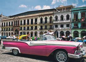 时尚复古汽车凯迪拉克粉色系高清图片