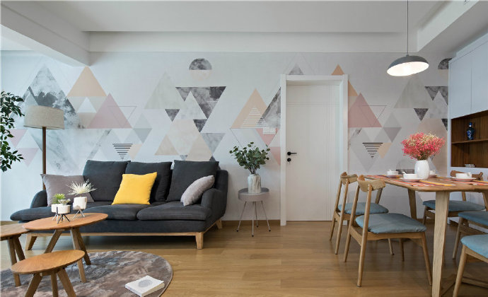 点击大图看下一张：80㎡北欧简约风格二居室，很喜欢沙发墙面的装饰，清新惬意