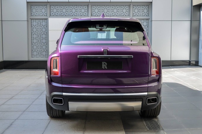 点击大图看下一张：一组紫色帅气的劳斯莱斯.库里南图片
