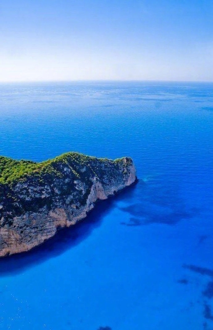 点击大图看下一张：希腊沉船湾Navagio海滩图片欣赏