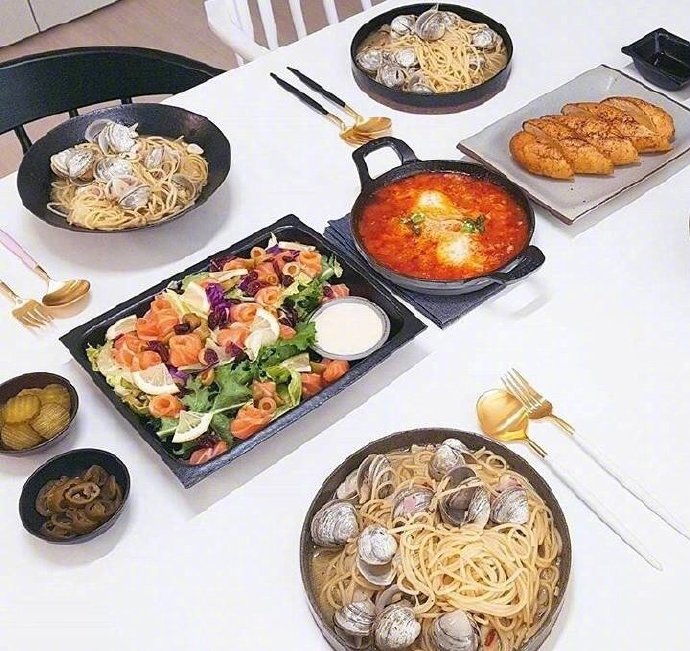 点击大图看下一张：一位韩国丈夫拍照记录下每次为妻子下厨做的晚餐