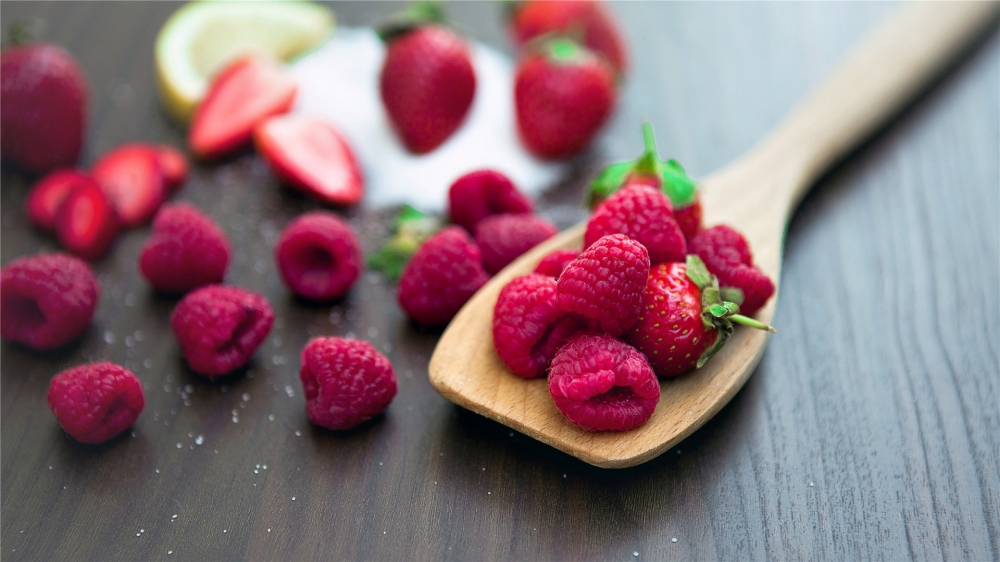 点击大图看下一张：一组酸酸甜甜好吃的树莓高清图片欣赏