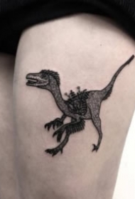 黑灰卡通的小恐龙纹身图片赏析