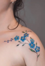 靓丽时尚的水彩小花卉纹身图片