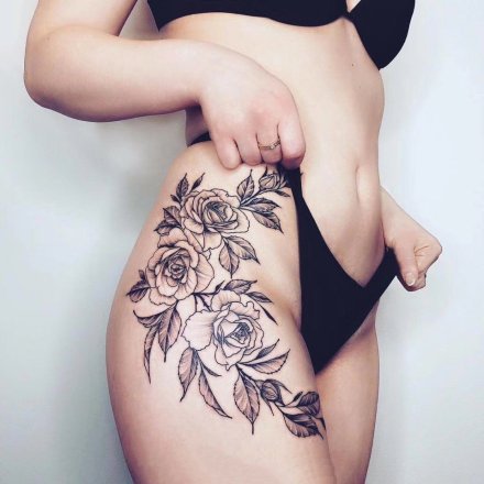 点击大图看下一张：女士大腿侧部性感梵花纹身作品欣赏
