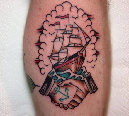 点击大图看下一张：彩色oldschool风格的帆船纹身图案