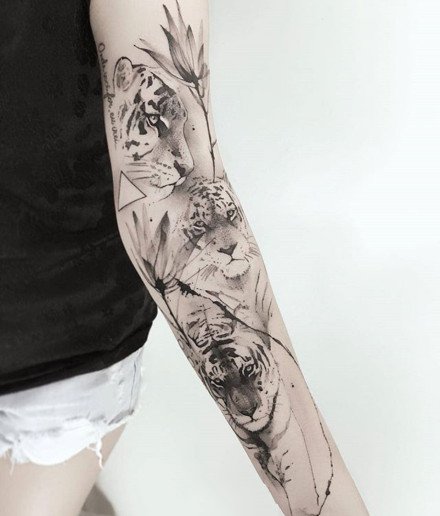 点击大图看下一张：老虎和狮子的一组黑灰纹身作品欣赏