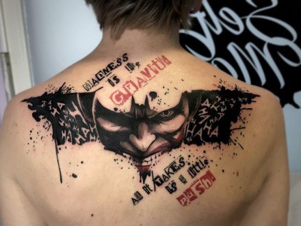 点击大图看下一张：帅气的影视蝙蝠侠相关的纹身图案
