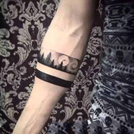 点击大图看下一张：9张黑色的臂环手环纹身图片