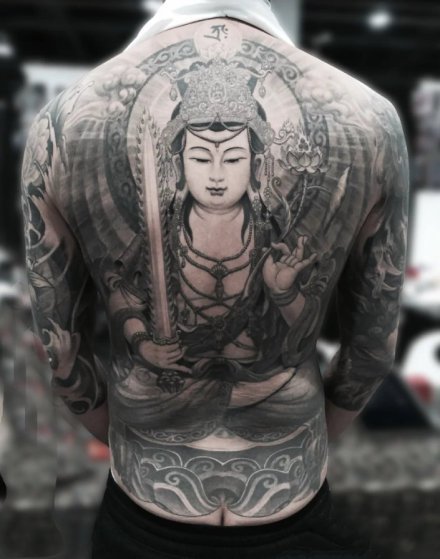 点击大图看下一张：中国传统风格的大满背纹身作品欣赏