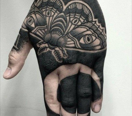 点击大图看下一张：暗黑色的手背纹身图片作品