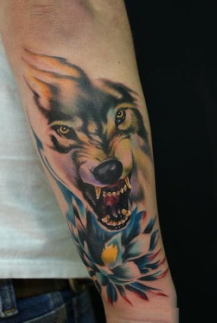 点击大图看下一张：凶恶的血狼等狼纹身图案9张