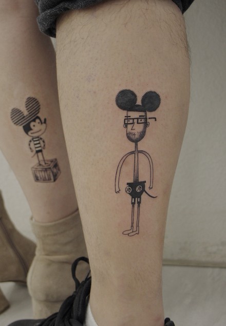 点击大图看下一张：卡通米老鼠的一组小纹身图片