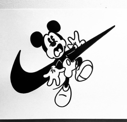 点击大图看下一张：卡通米老鼠的一组小纹身图片