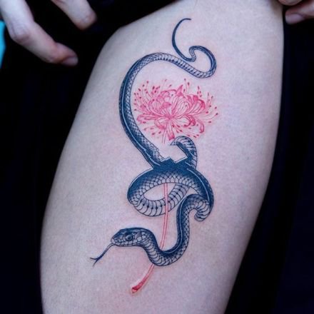 点击大图看下一张：传统的9张经典黑蛇纹身图案